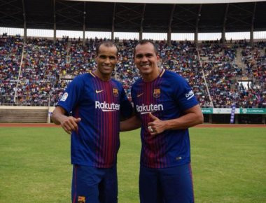 Οταν η μπαλίτσα δεν ξεχνιέται: Μάγεψαν Ριβάλντο- Τζιοβάνι σε φιλικό της Μπαρτσελόνα (βίντεο)